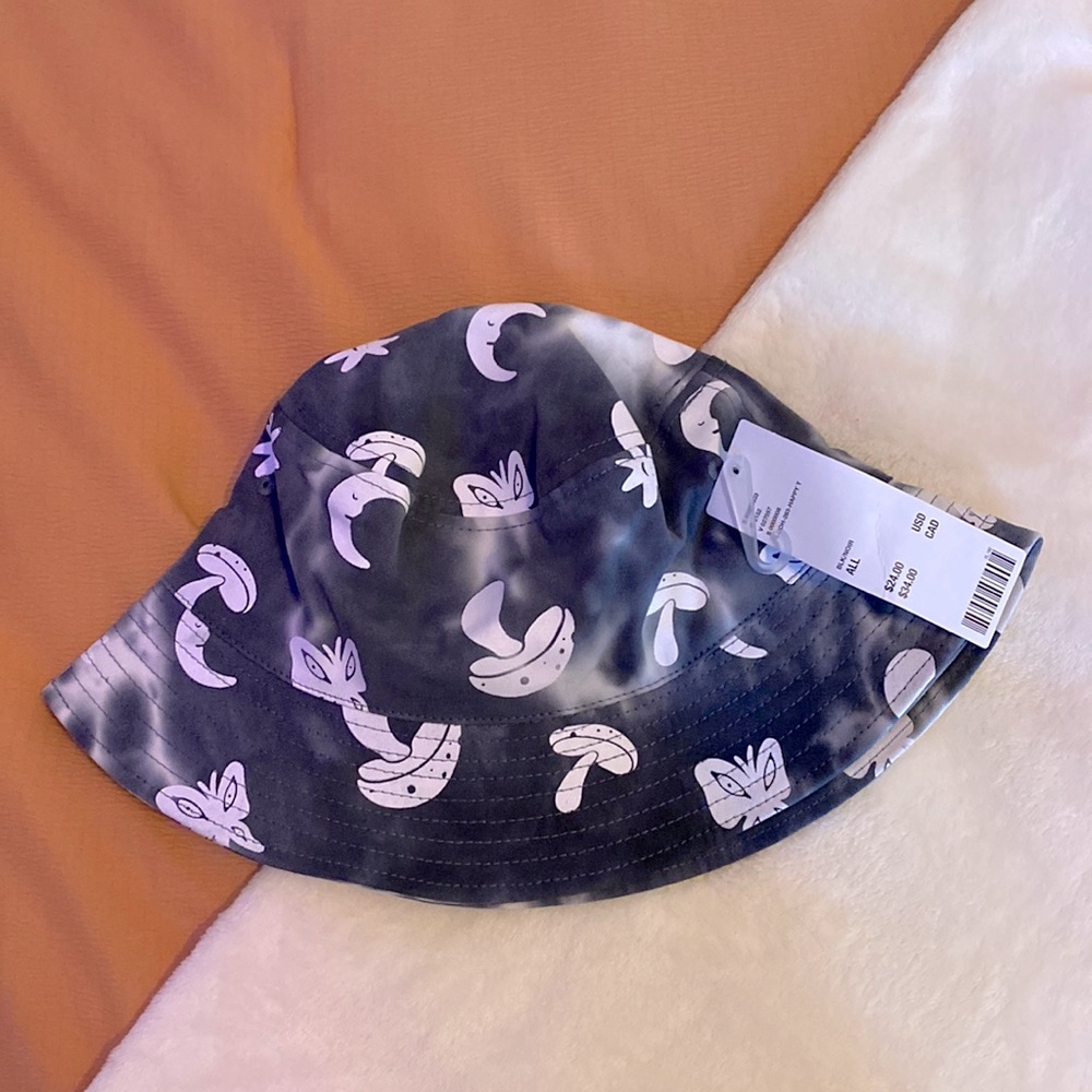 nwt urban outfitters bucket hat!